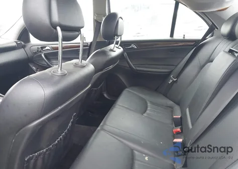 2005 Mercedes-Benz C 320 Luxury 4Matic z USA, uszkodzony, nr VIN WDBRF84J85F567356